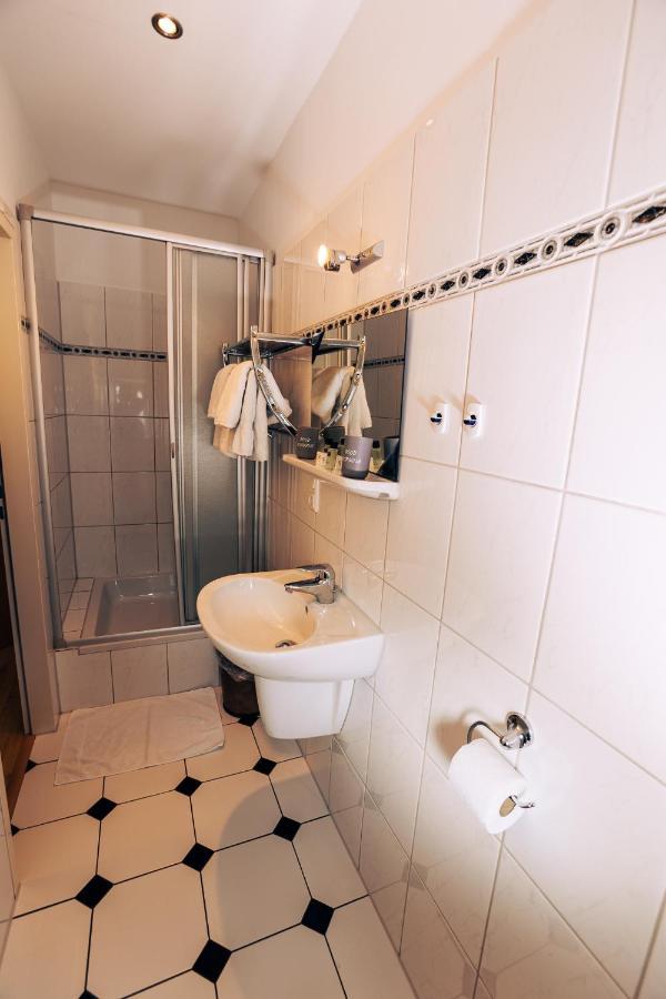 Hotel Restaurant Zagreb كولونيا المظهر الخارجي الصورة