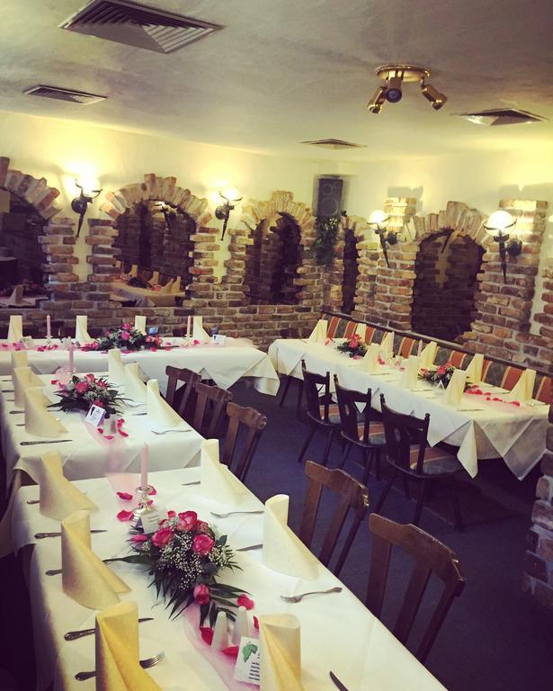 Hotel Restaurant Zagreb كولونيا المظهر الخارجي الصورة